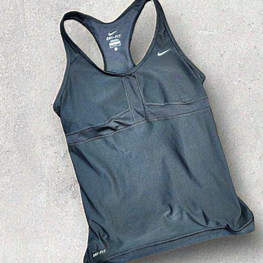Nike‎ Swoosh Medium-Impact Sports Bra Tank